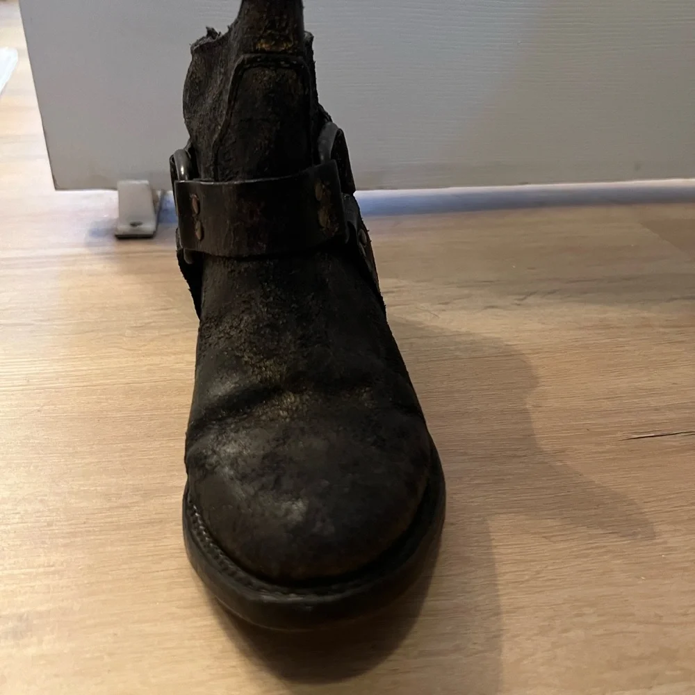 NEW Freebird Phlow Gold Black Harness Ankle Boots - Picture 1 of 3